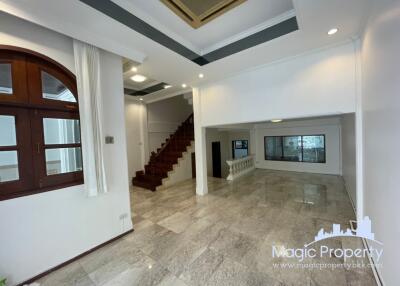 5 Bedroom Townhouse for Rent in Ekkamai 26, Watthana, Bangkok