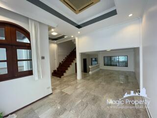 5 Bedroom Townhouse for Rent in Ekkamai 26, Watthana, Bangkok