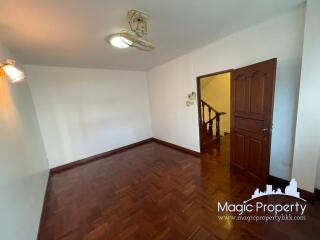 5 Bedroom Townhouse for Rent in Ekkamai 26, Watthana, Bangkok