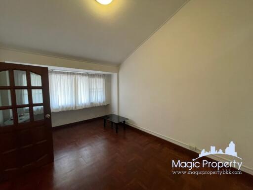 5 Bedroom Townhouse for Rent in Ekkamai 26, Watthana, Bangkok