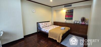 4-BR Condo at Omni Tower near BTS Nana