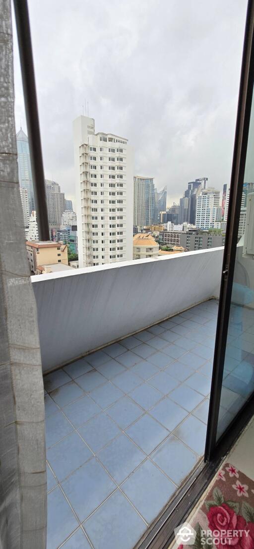 4-BR Condo at Omni Tower near BTS Nana