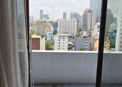 4-BR Condo at Omni Tower near BTS Nana