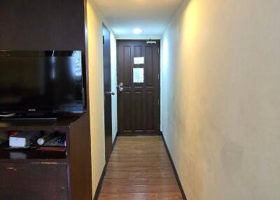 2-BR Condo at Omni Tower near BTS Nana