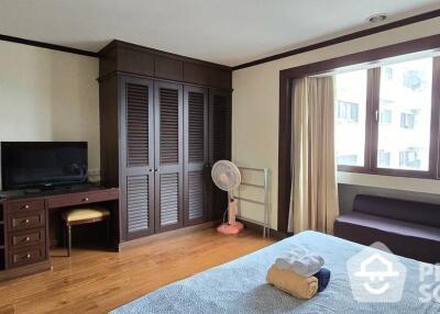 2-BR Condo at Omni Tower near BTS Nana