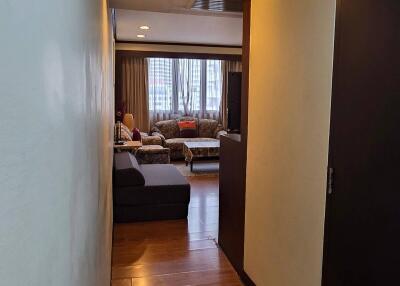 2-BR Condo at Omni Tower near BTS Nana