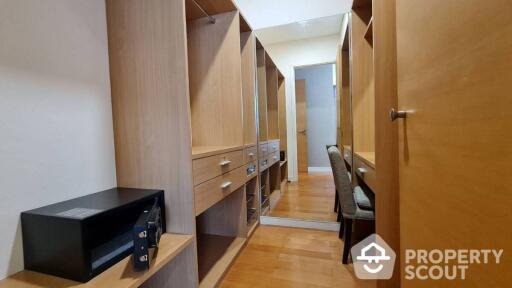 2-BR Condo at Fullerton Sukhumvit near BTS Ekkamai