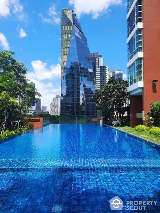 2-BR Condo at Fullerton Sukhumvit near BTS Ekkamai