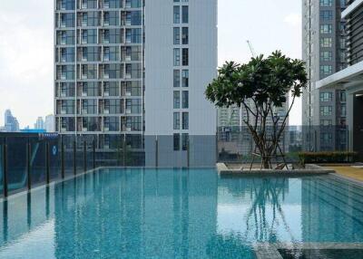 1-BR Condo at Rhythm Asoke Ll near MRT Phra Ram 9