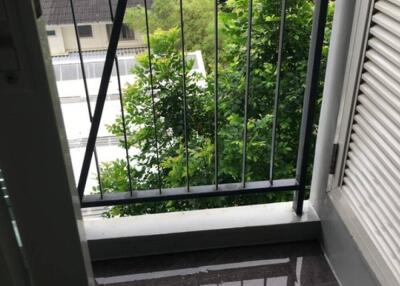 1-BR Condo at The Crest Sukhumvit 49 near BTS Thong Lor