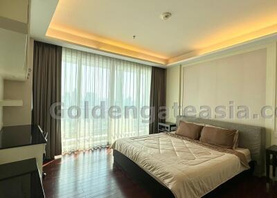 2 Bedrooms Modern Furnished Condo, Baan Rajprasong - Ratchadamri