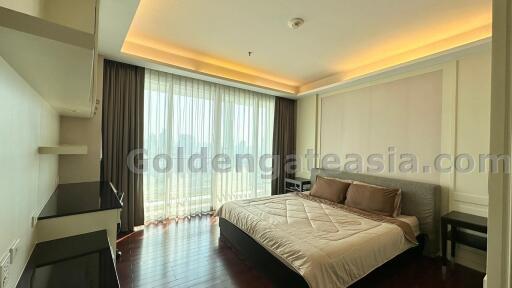 2 Bedrooms Modern Furnished Condo, Baan Rajprasong - Ratchadamri