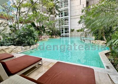 2 Bedrooms Modern Furnished Condo, Baan Rajprasong - Ratchadamri