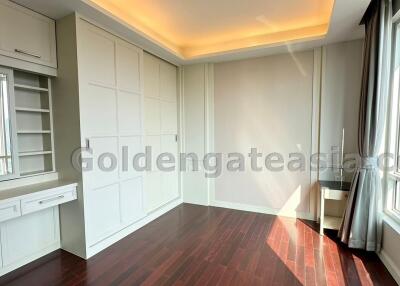 2 Bedrooms Modern Furnished Condo, Baan Rajprasong - Ratchadamri