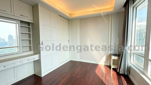 2 Bedrooms Modern Furnished Condo, Baan Rajprasong - Ratchadamri