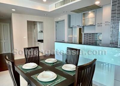 2 Bedrooms Modern Furnished Condo, Baan Rajprasong - Ratchadamri