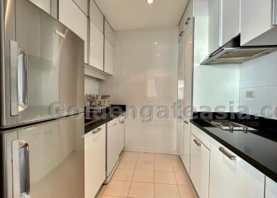 2 Bedrooms Modern Furnished Condo, Baan Rajprasong - Ratchadamri