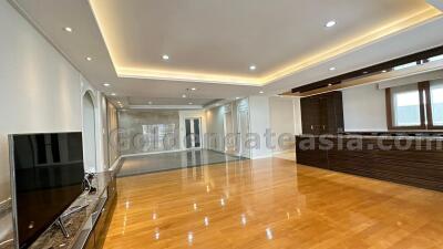 3 Bedrooms Condo plus Study Room - Sukhumvit 23