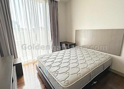 3 Bedrooms Modern Furnished Apartment with Balcony - Phrom Phong BTS