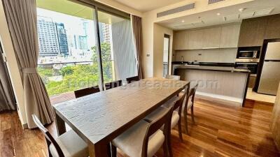 3 Bedrooms Modern Furnished Apartment with Balcony - Phrom Phong BTS