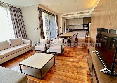 3 Bedrooms Modern Furnished Apartment with Balcony - Phrom Phong BTS