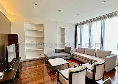 3 Bedrooms Modern Furnished Apartment with Balcony - Phrom Phong BTS