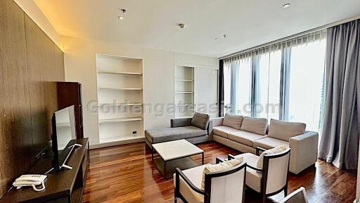 3 Bedrooms Modern Furnished Apartment with Balcony - Phrom Phong BTS