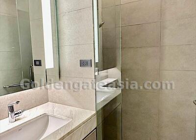 3 Bedrooms Modern Furnished Apartment with Balcony - Phrom Phong BTS