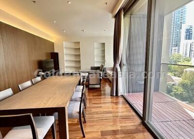 3 Bedrooms Modern Furnished Apartment with Balcony - Phrom Phong BTS