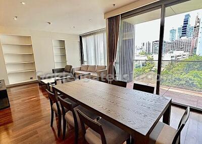 3 Bedrooms Modern Furnished Apartment with Balcony - Phrom Phong BTS