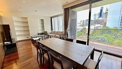 3 Bedrooms Modern Furnished Apartment with Balcony - Phrom Phong BTS