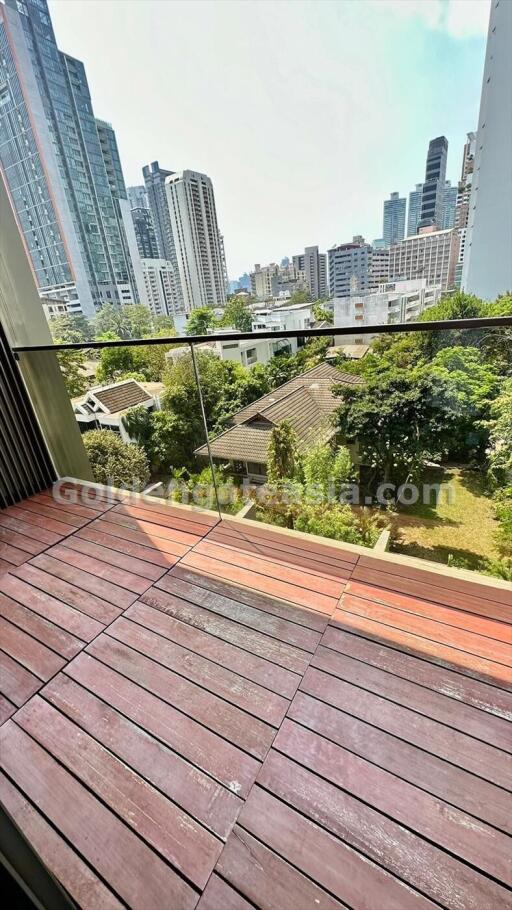 3 Bedrooms Modern Furnished Apartment with Balcony - Phrom Phong BTS