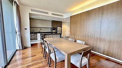 3 Bedrooms Modern Furnished Apartment with Balcony - Phrom Phong BTS