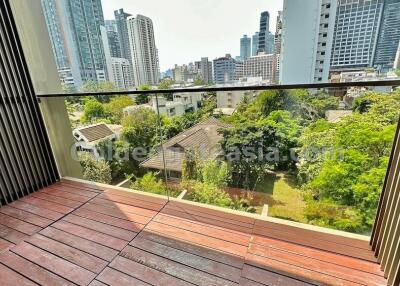 3 Bedrooms Modern Furnished Apartment with Balcony - Phrom Phong BTS