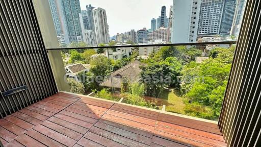 3 Bedrooms Modern Furnished Apartment with Balcony - Phrom Phong BTS