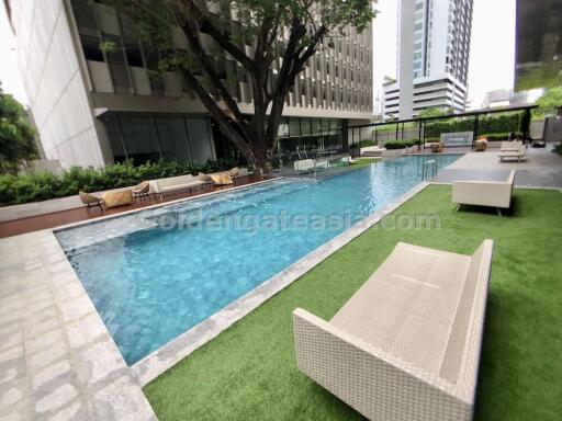 3 Bedrooms Modern Furnished Apartment with Balcony - Phrom Phong BTS