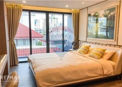 Pet-Friendly Penthouse Room for Rent near Phloen Chit BTS