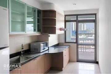 Luxurious ROYAL CASTLE Condominium for Sale - 9 Mins Walk to BTS Phrom Phong