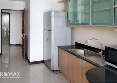 Luxurious ROYAL CASTLE Condominium for Sale - 9 Mins Walk to BTS Phrom Phong