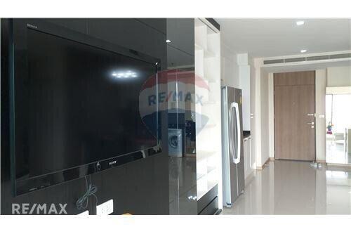 Noble Remix Condo For Rent - High Floor 2 Bedroom, Negotiable Price, 3 Mins Walk to BTS Thong Lo