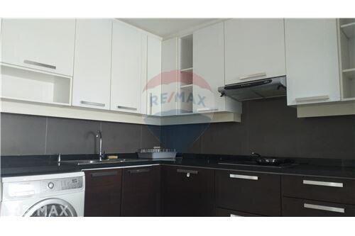 Noble Remix Condo For Rent - High Floor 2 Bedroom, Negotiable Price, 3 Mins Walk to BTS Thong Lo