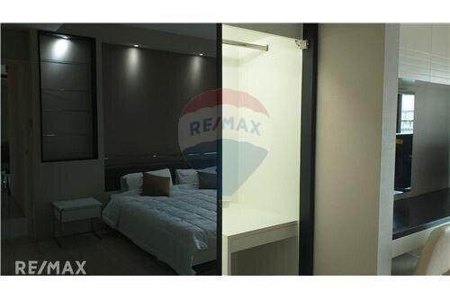 Noble Remix Condo For Rent - High Floor 2 Bedroom, Negotiable Price, 3 Mins Walk to BTS Thong Lo