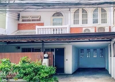 Pet Friendly Townhouse Office for Rent in Thonglor