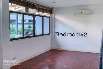 Pet Friendly Townhouse Office for Rent in Thonglor