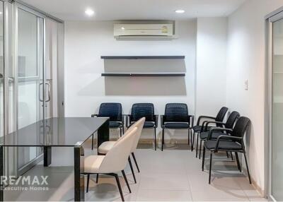 Pet Friendly Townhouse Office for Rent in Thonglor