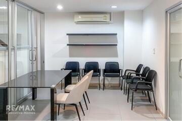 Pet Friendly Townhouse Office for Rent in Thonglor