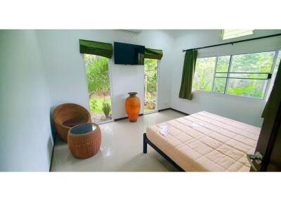 Beautiful 5 Beds Pool Villa With A Large Garden in Khanom