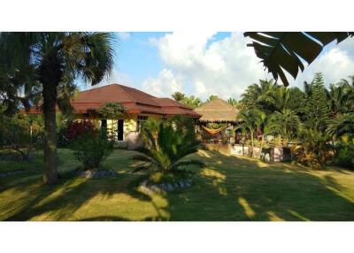 Beautiful 5 Beds Pool Villa With A Large Garden in Khanom