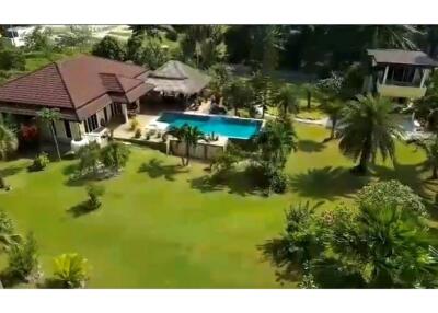 Beautiful 5 Beds Pool Villa With A Large Garden in Khanom