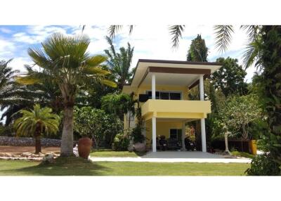 Beautiful 5 Beds Pool Villa With A Large Garden in Khanom